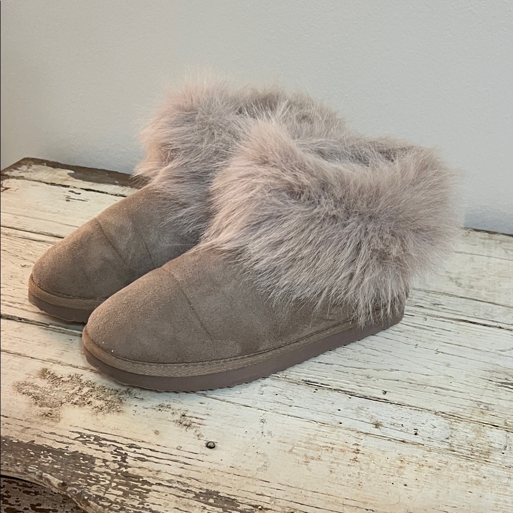 Cozy Faux Fur Trimmed Slippers - Gray
